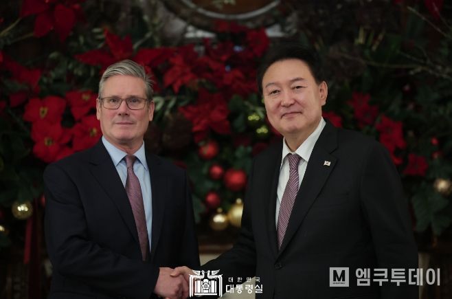 11월 22일 윤석열 대통령은 홀본 세인트판크라스 노동당 당수를 접견했다.