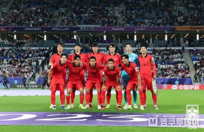 호주와의 8강전에 선발 출전한 축구 국가대표팀 11명의 모습.