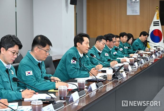 오세훈 서울시장이 12일 오전 열린 '2025 풍수해 안전대책 추진현황 보고회'에서 모두발언 하고 있다.