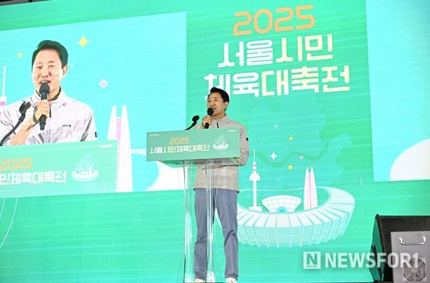 오세훈 서울시장이 17일(토) 오전 잠실실내체육관에서 열린 「서울시민체육대축전」 에서 개회선언을 하고 있다.