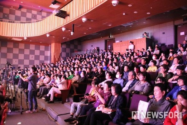 ‘명창 안소라 효(孝) 힐링콘서트’ 관객